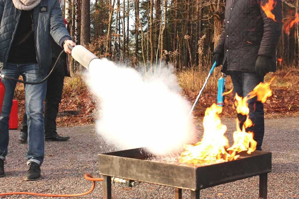 Incendie en camping : extincteur, couverture anti-feu et point d’eau